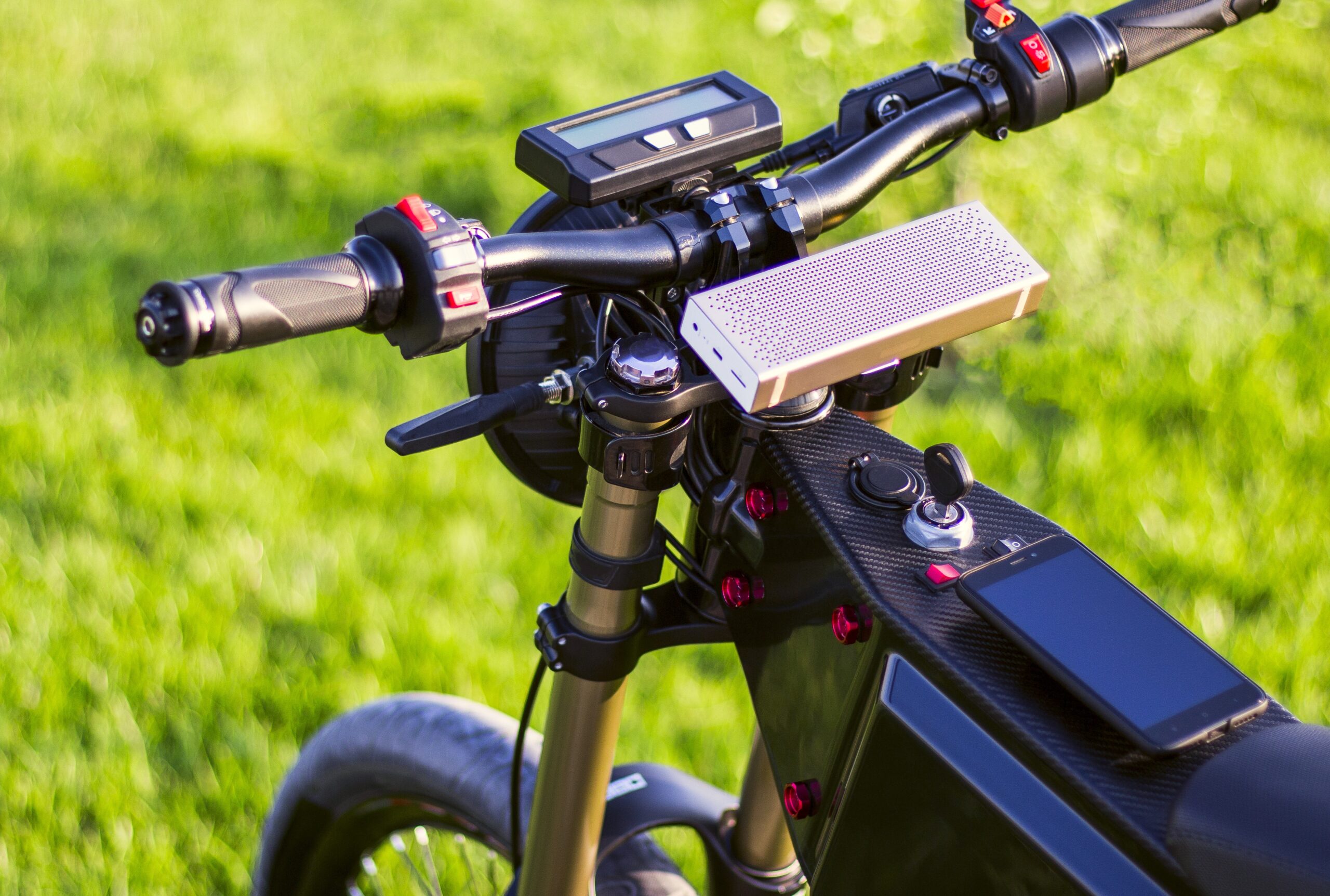 Taśma niklowa do zgrzewania ogniw – dlaczego jest kluczowa w budowie nowoczesnych baterii?