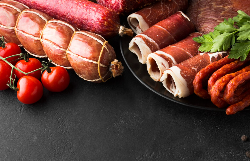 Wędliny domowe i dziczyzna – jak wybrać smak, który przywołuje tradycję?